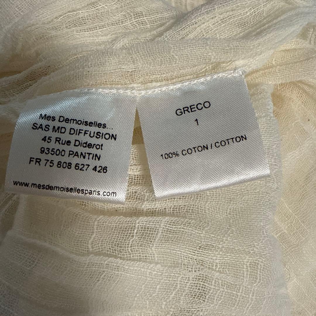 【新品タグ付き】フリンジ付き刺繍オフホワイトトップス　メドモアゼル