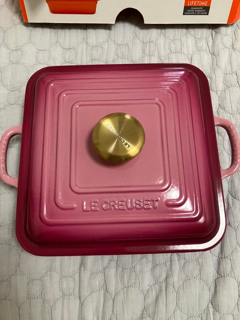 レア！新品未使用　ルクルーゼ ココット スクエア 24cm ベリー