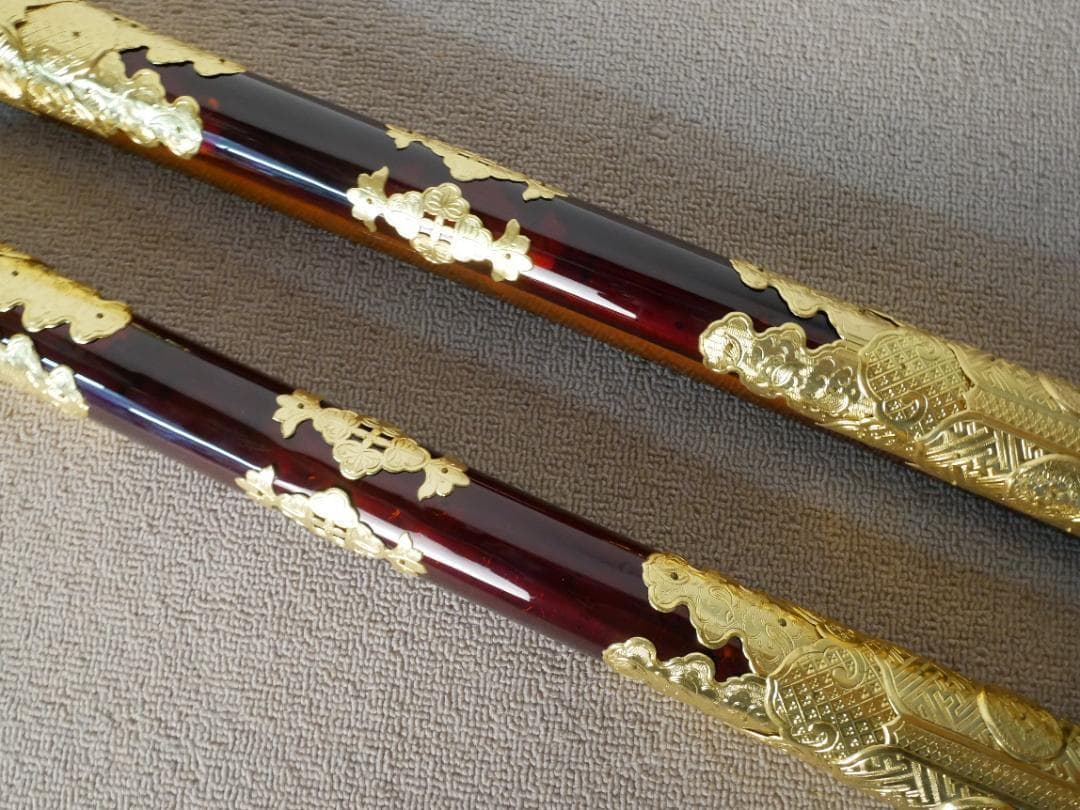 限定値下　収集品　最高級の大型仏壇用の大柱　梨地塗　本金メッキ手打金具　1596