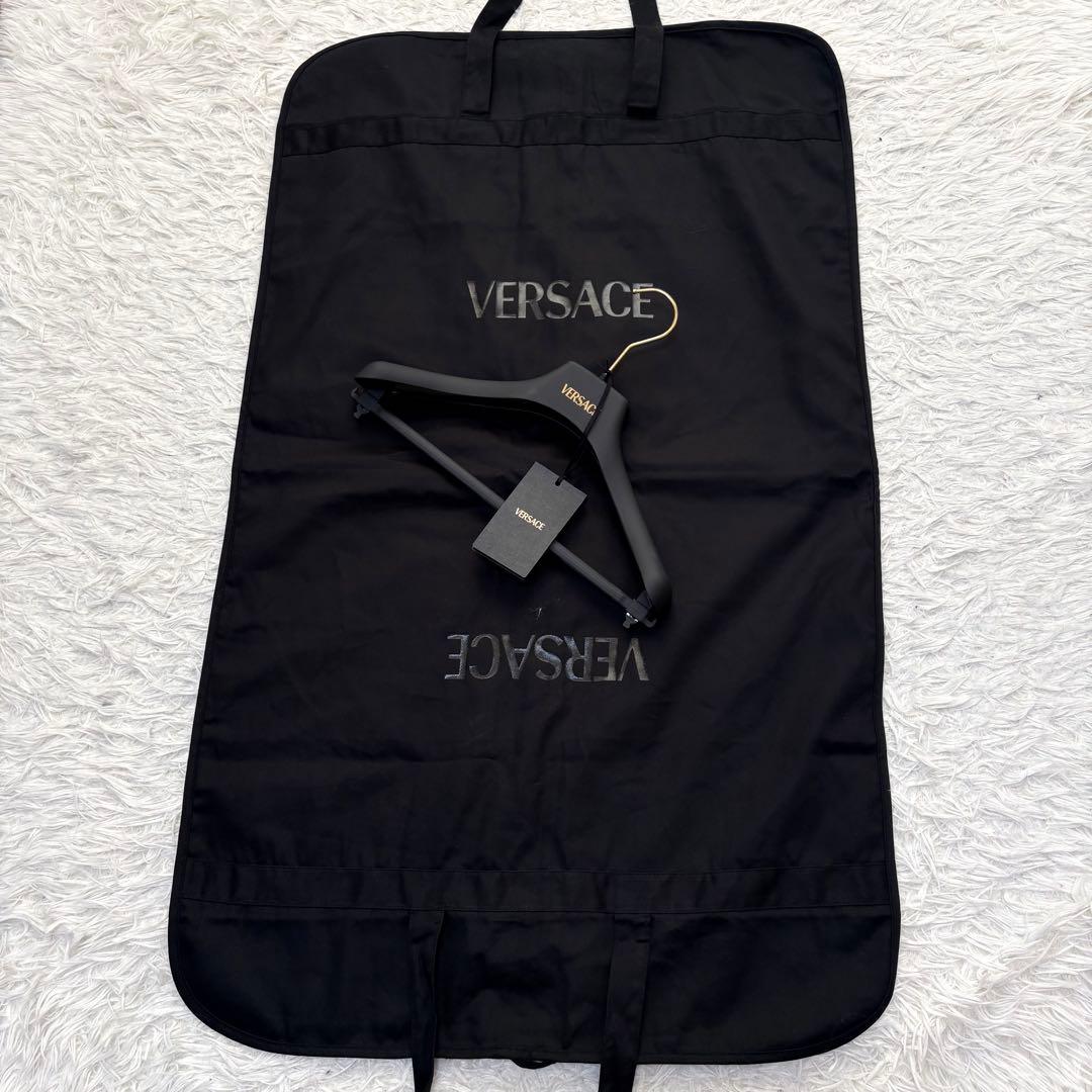 【新品同様】 VERCACE 中綿 ブルゾン メデューサ ブラック MA-1