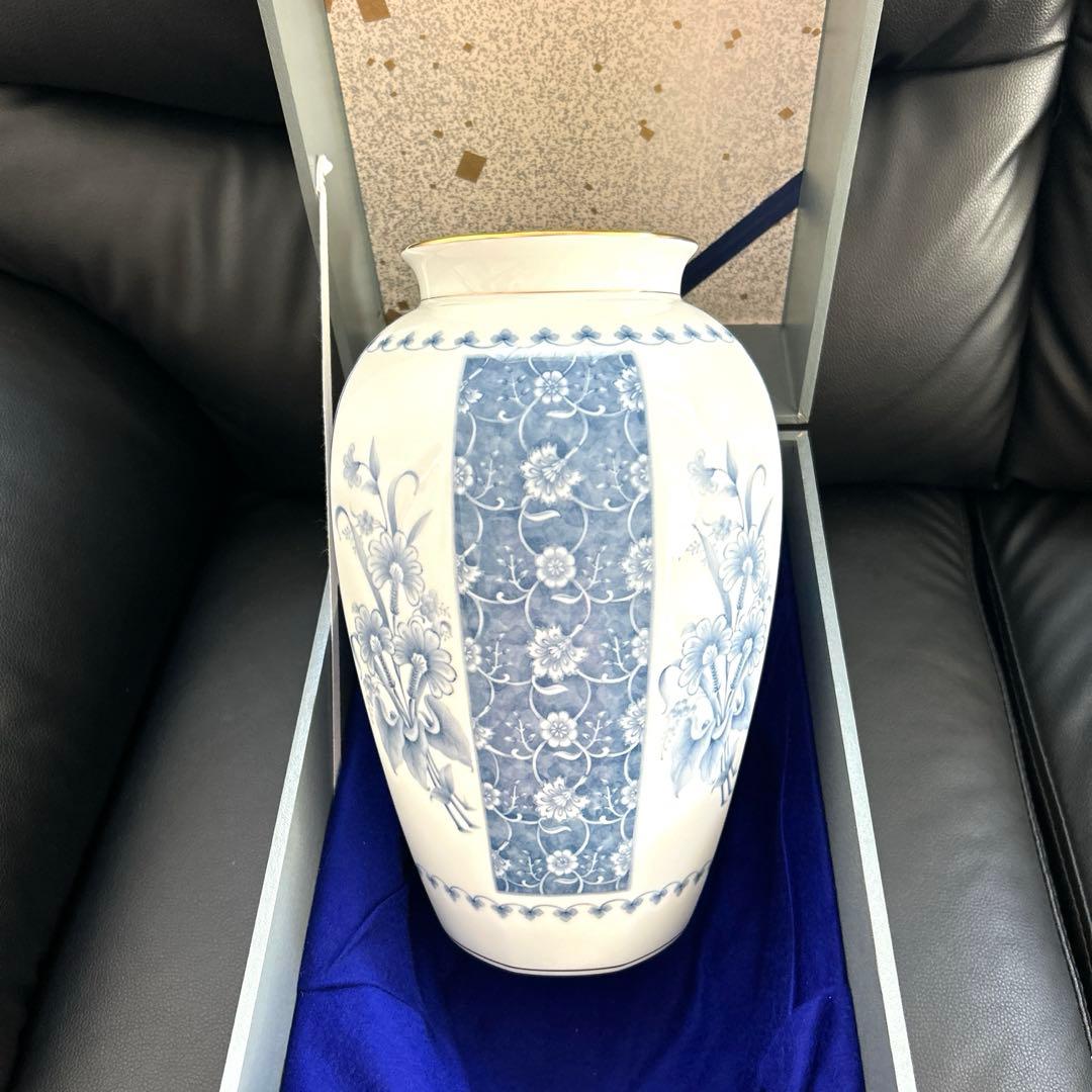 【未使用】大倉陶園 フラワーベース 花瓶 壺 白磁 ブルー 染付 唐草 八角