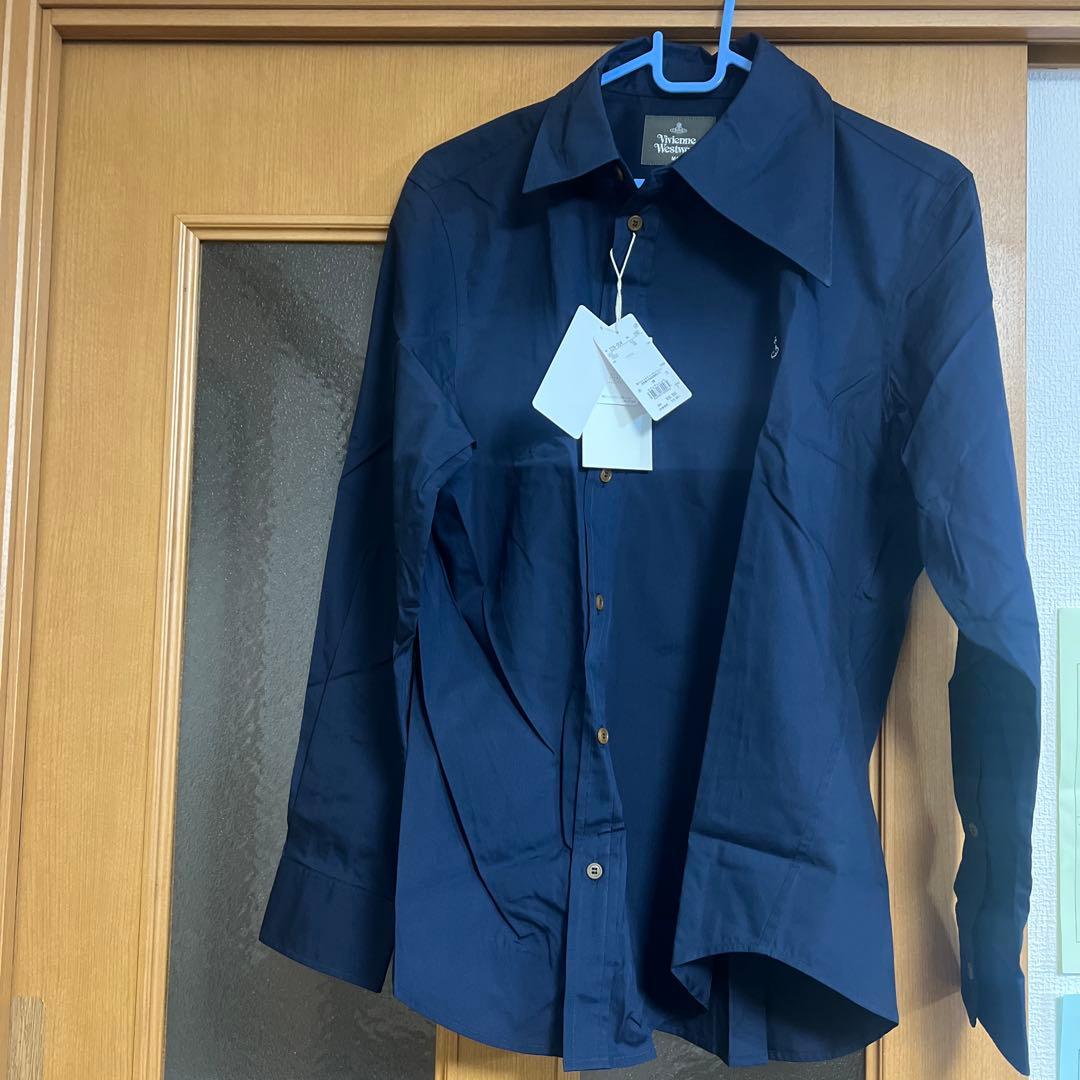 ネイビー 長袖シャツ ボタン式 ロゴ刺繍