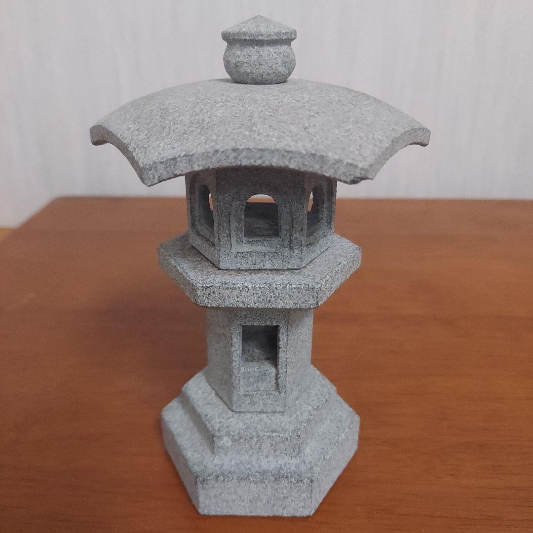 グレーの伝統的な燈籠 約15cm