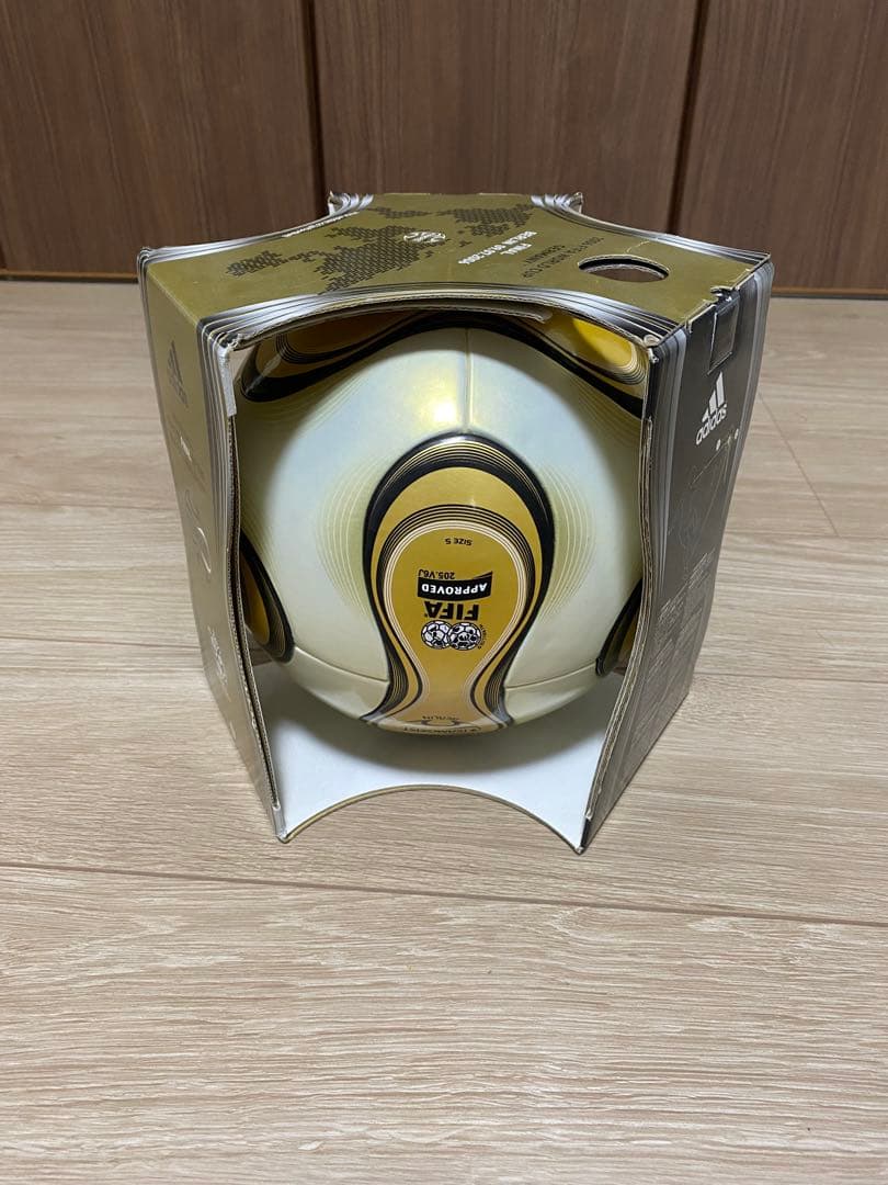 チームガイスト　adidas サッカーボール　5号球