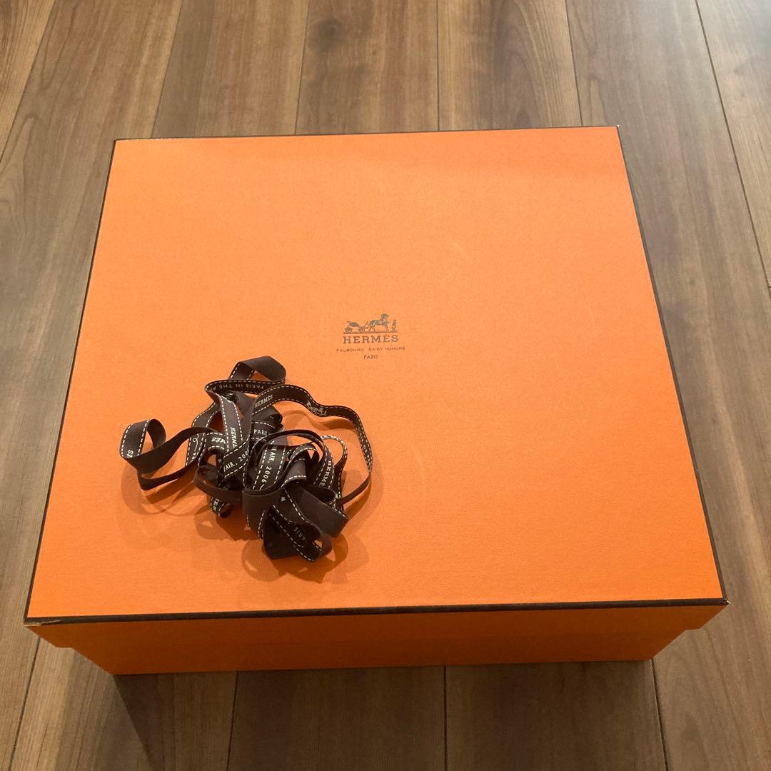 HERMESのボックスとリボン