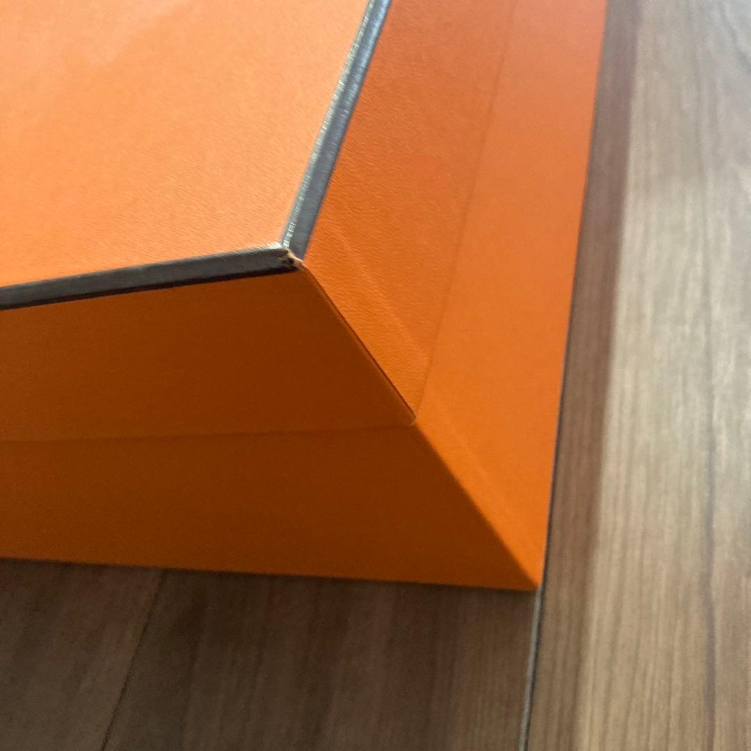 HERMESのボックスとリボン