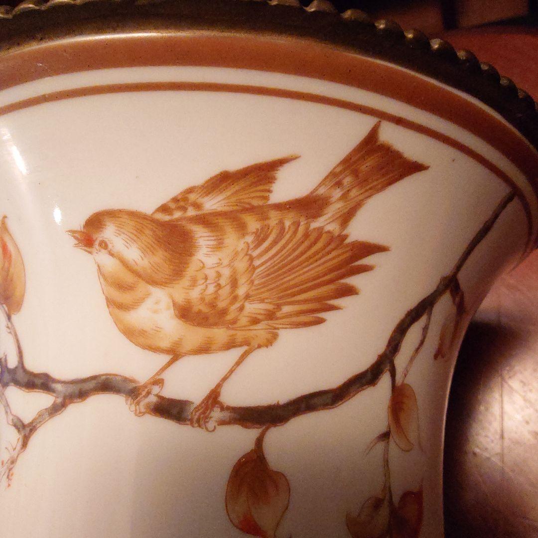 鳥と枝の陶器製花瓶