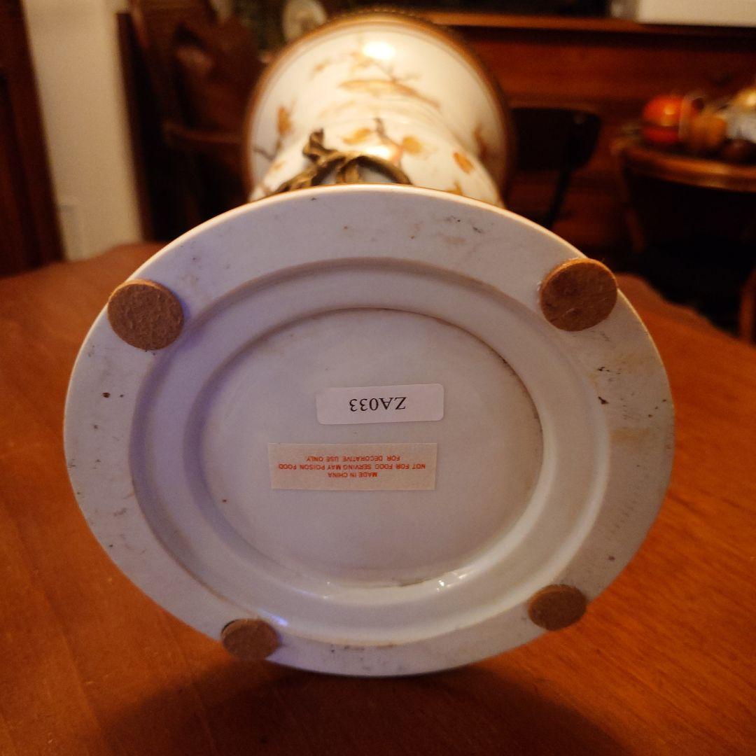 鳥と枝の陶器製花瓶