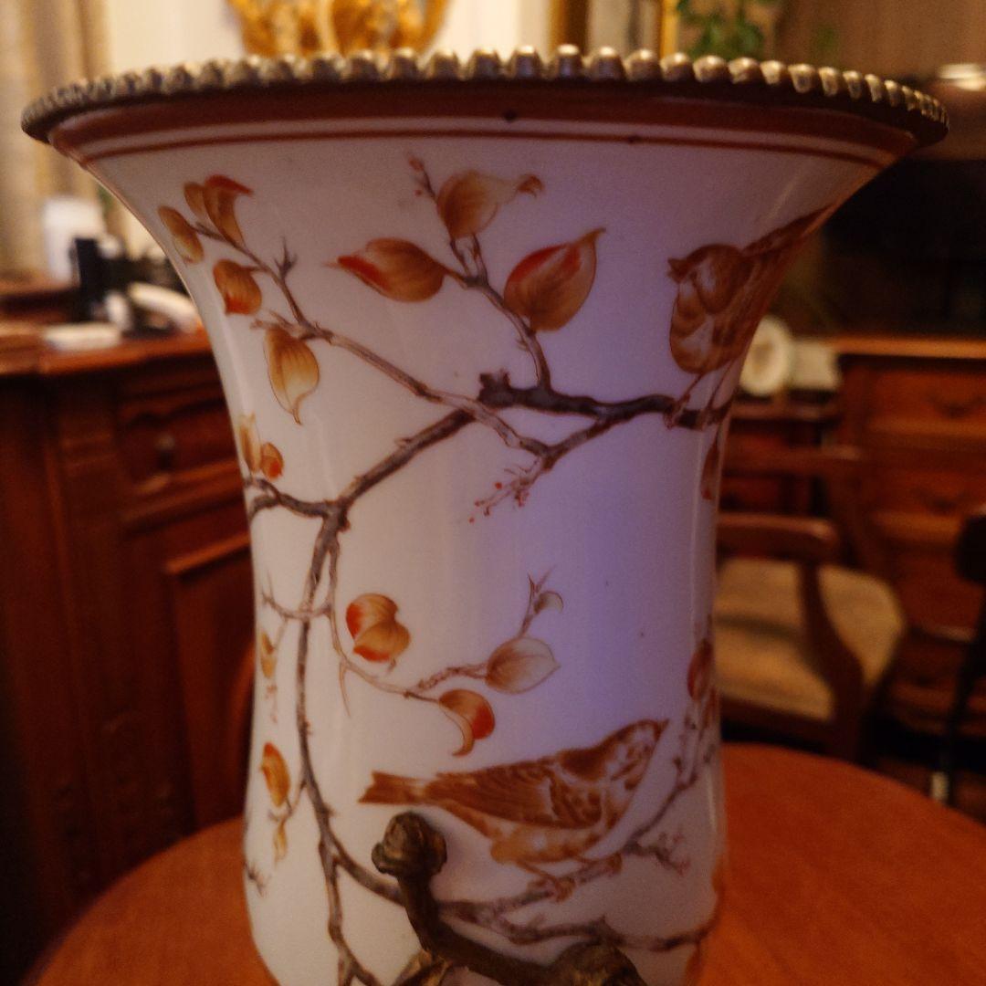 鳥と枝の陶器製花瓶