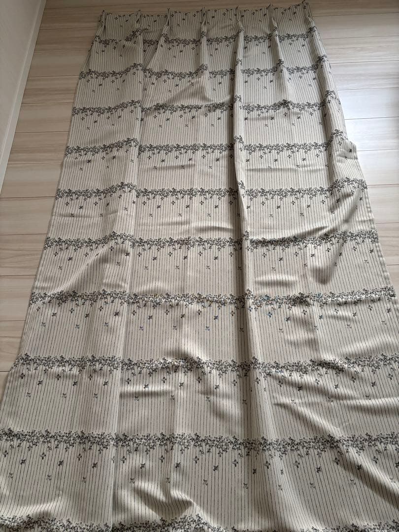 シンコール　ストライプ花柄カーテン