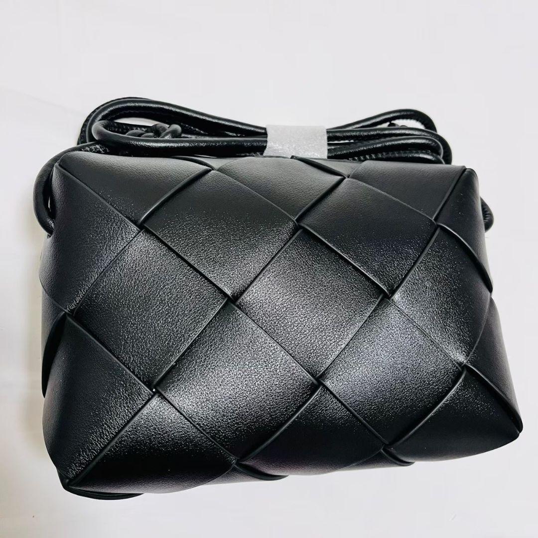 ホワイト 本革 ショルダーバッグ 黒ポシェット 編み込みアイボリー 高品質牛革