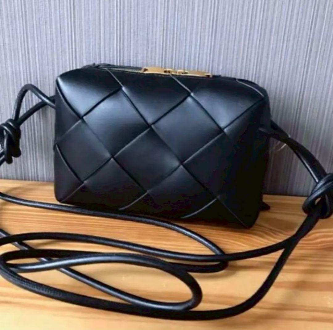 ホワイト 本革 ショルダーバッグ 黒ポシェット 編み込みアイボリー 高品質牛革