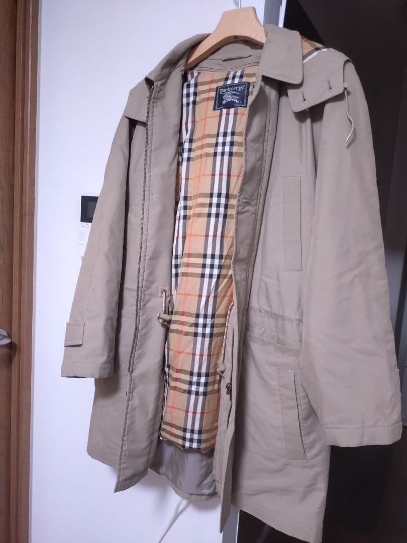 ベージュ トレンチコート バーバリーチェック