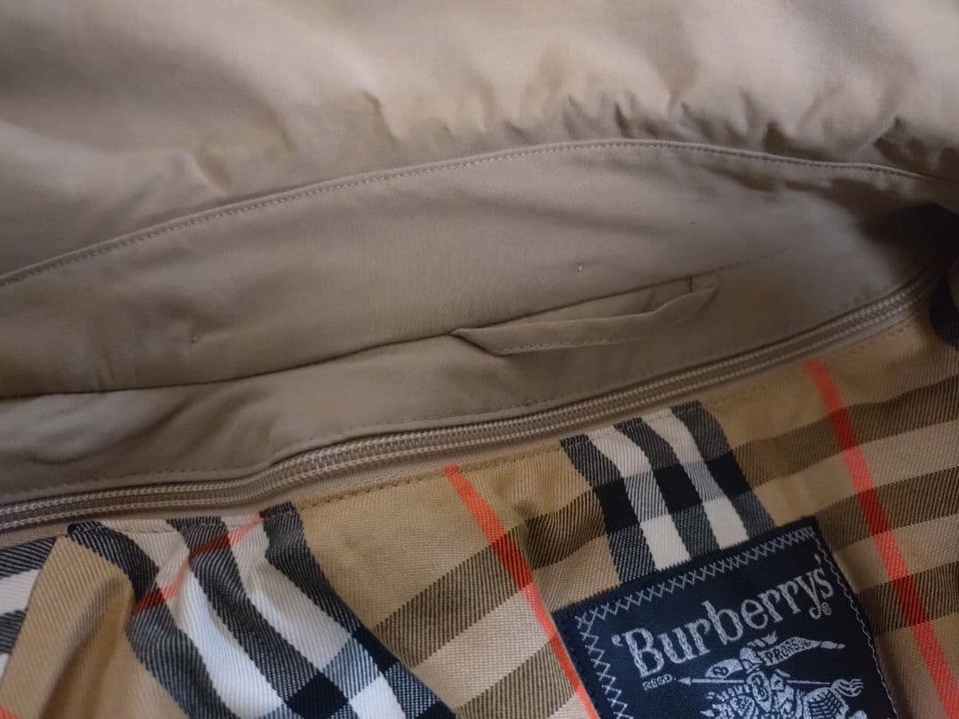 ベージュ トレンチコート バーバリーチェック