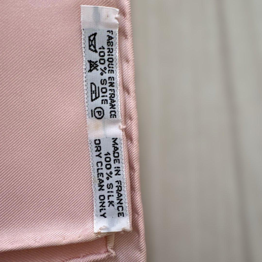 新品未使用のエルメスの上品で優雅なシルク、エルメススカーフです