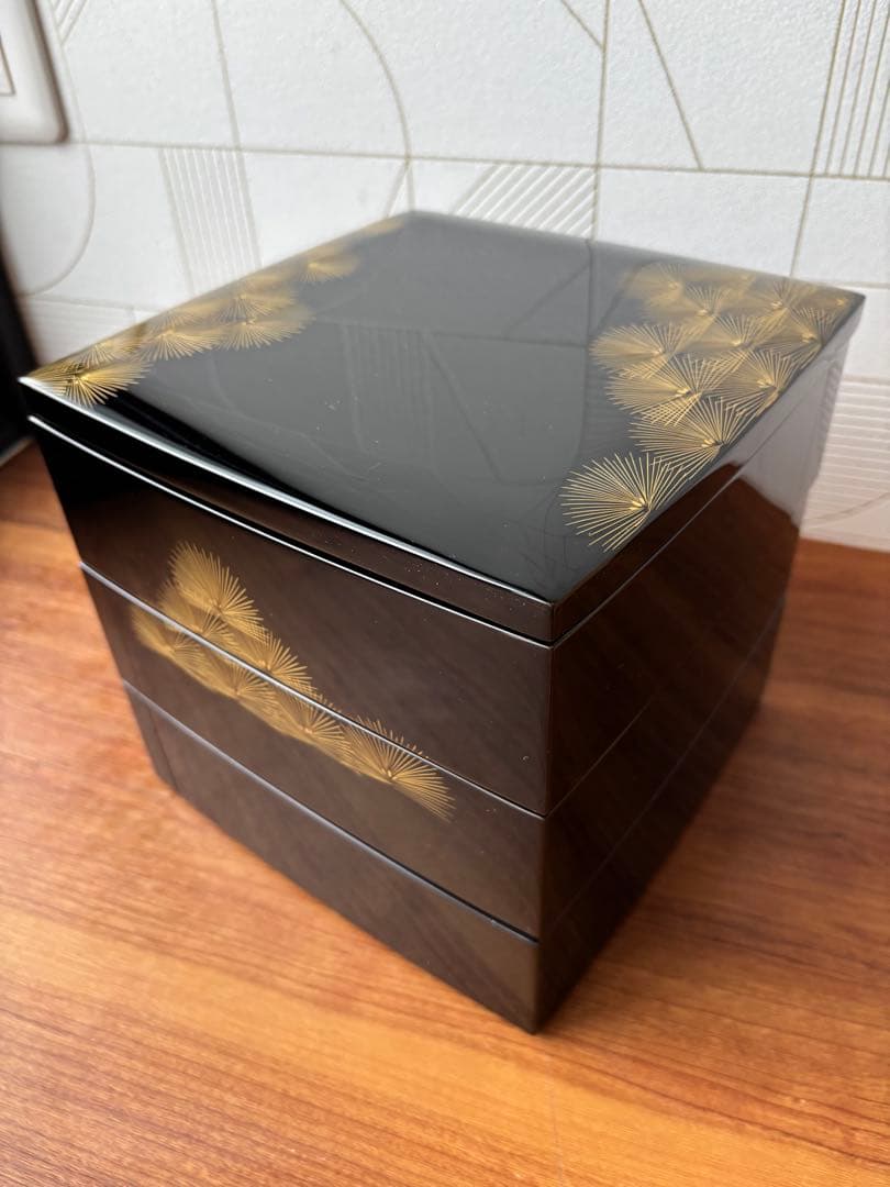 輪島塗　三段重　沈金　寿松　天然木　うるし塗装