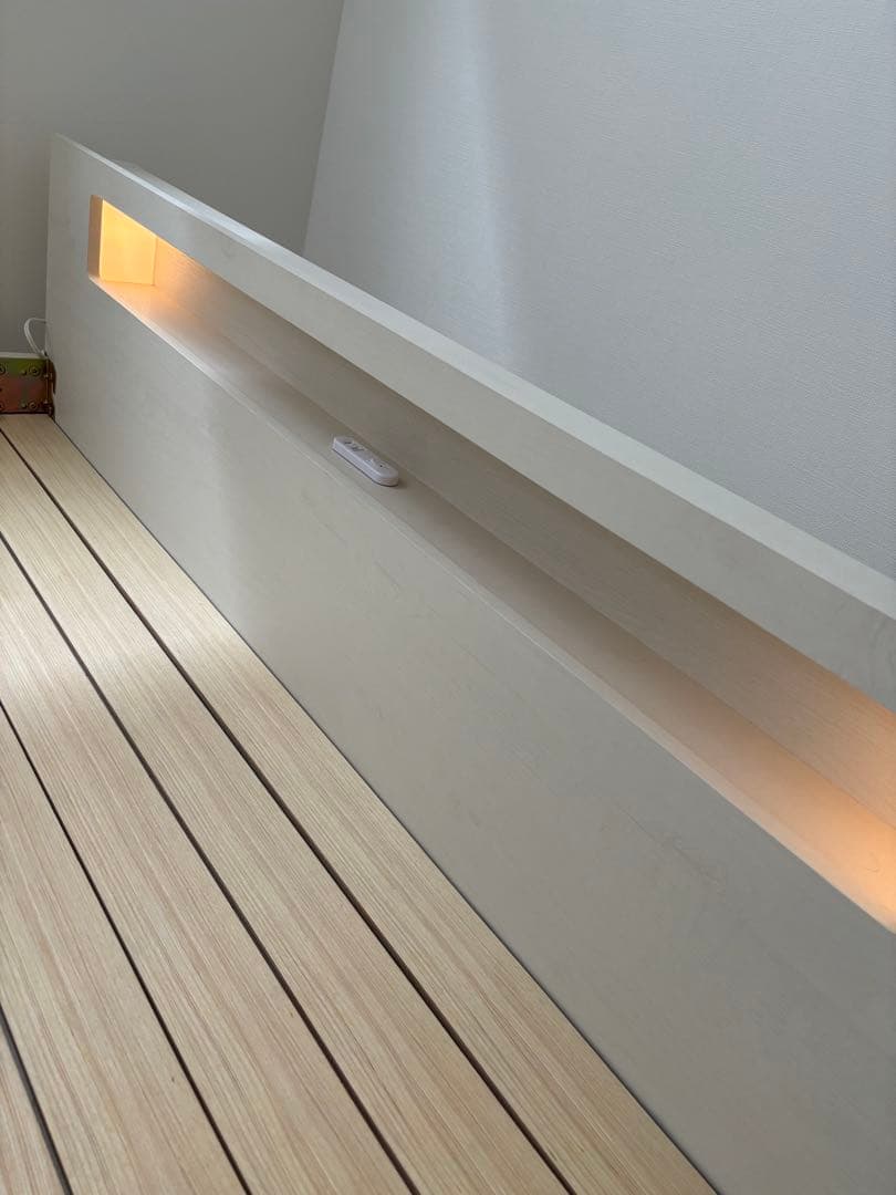 棚・コンセント・LED照明付きダブルベッド　ローベッド　ホワイト