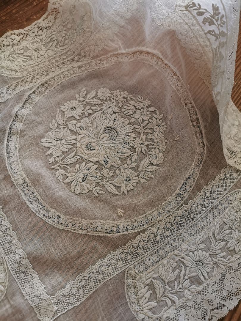 アンティーク フランス 美しい盛上刺繍 ノルマンディーレース 象牙色アイボリー