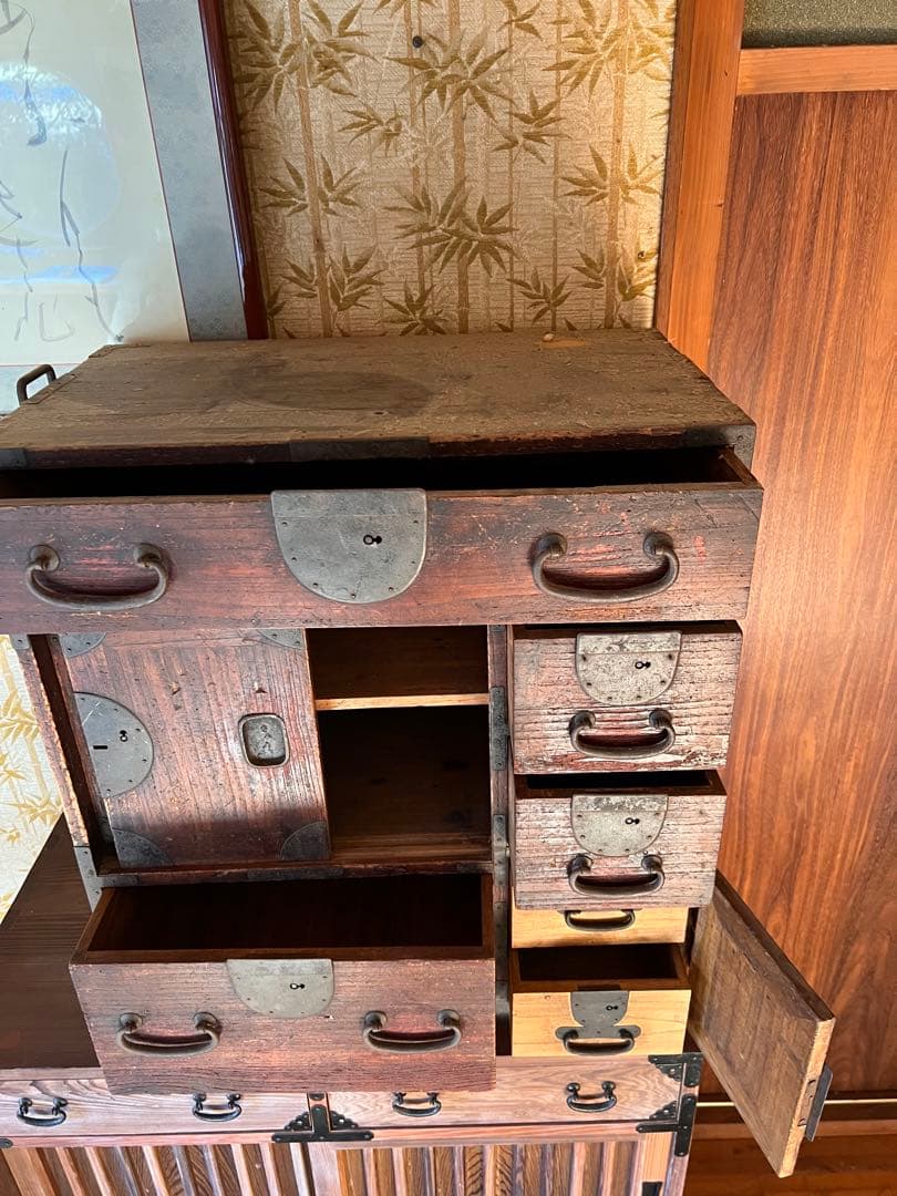 年代物　茶箪笥　箪笥　杉材　隠し扉付き