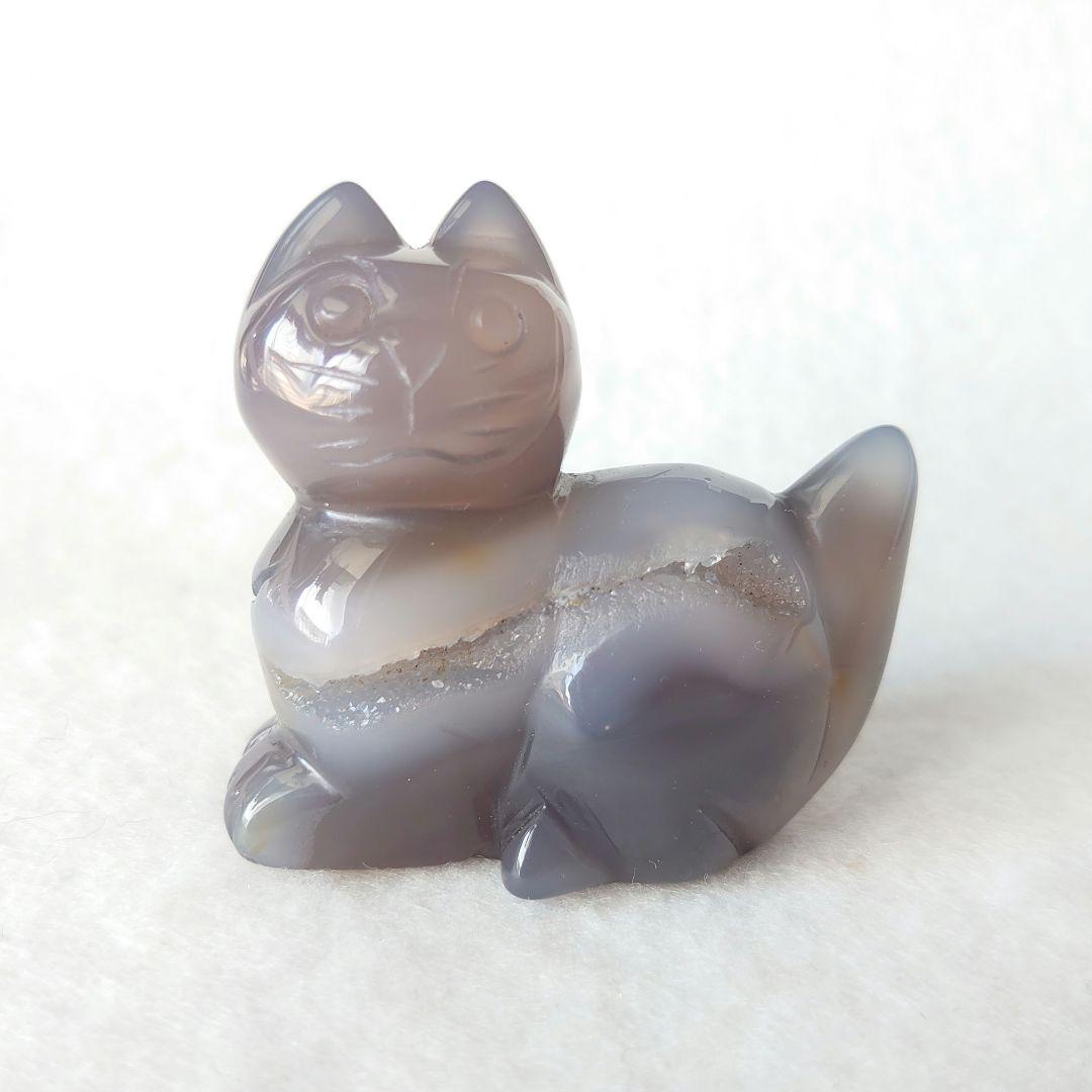 穏やかなお顔で見つめるねこ　ジオード有り瑪瑙　素敵な逸品