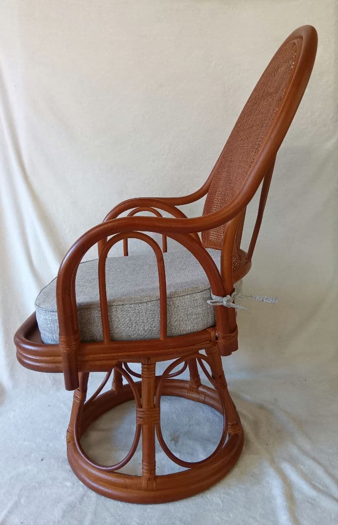 ラタンアームチェア　籐ハイバック回転座椅子　リビング椅子　籐回転椅子