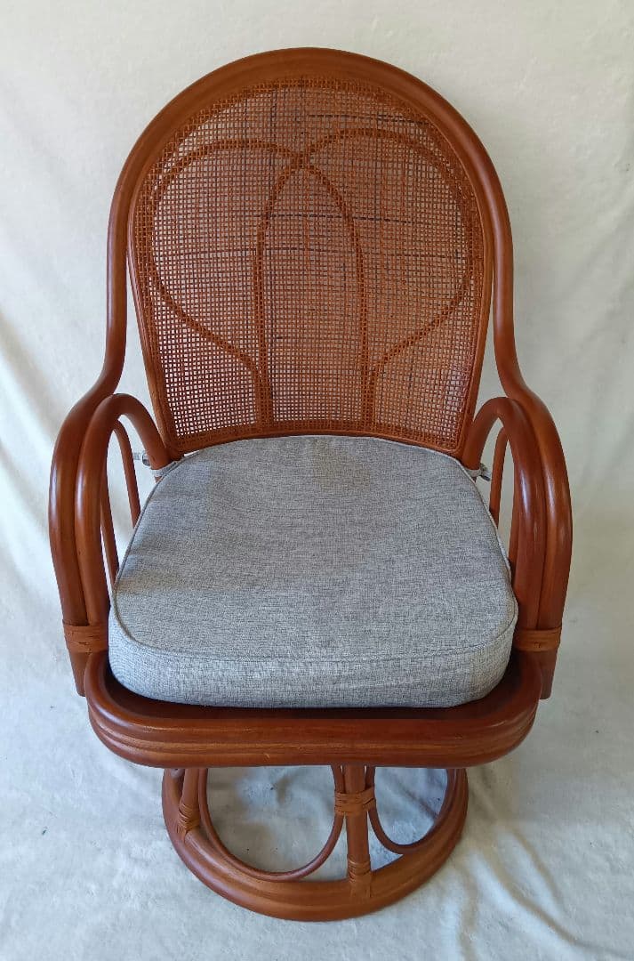 ラタンアームチェア　籐ハイバック回転座椅子　リビング椅子　籐回転椅子