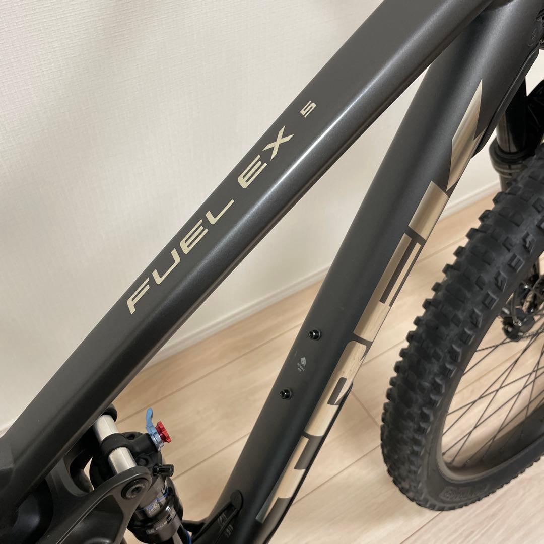 TREK FUEL EX5 29 Mマウンテンバイク フルサスブラック