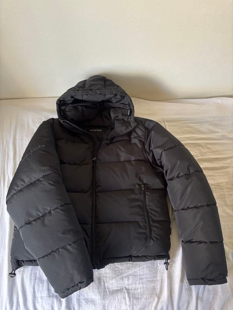 胸ロゴ　新品　バレンシアガ　パファージャケット48 ダウン　balenciaga