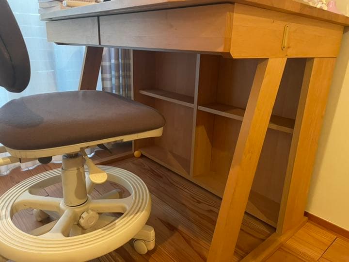 値下げしました！アクタス勉強机チェア