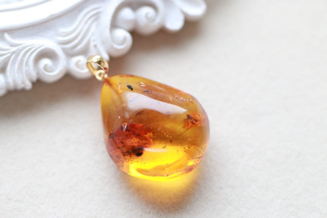 天然琥珀　虫入り琥珀　ルース　K18金　ペンダントトップ　鑑別書付