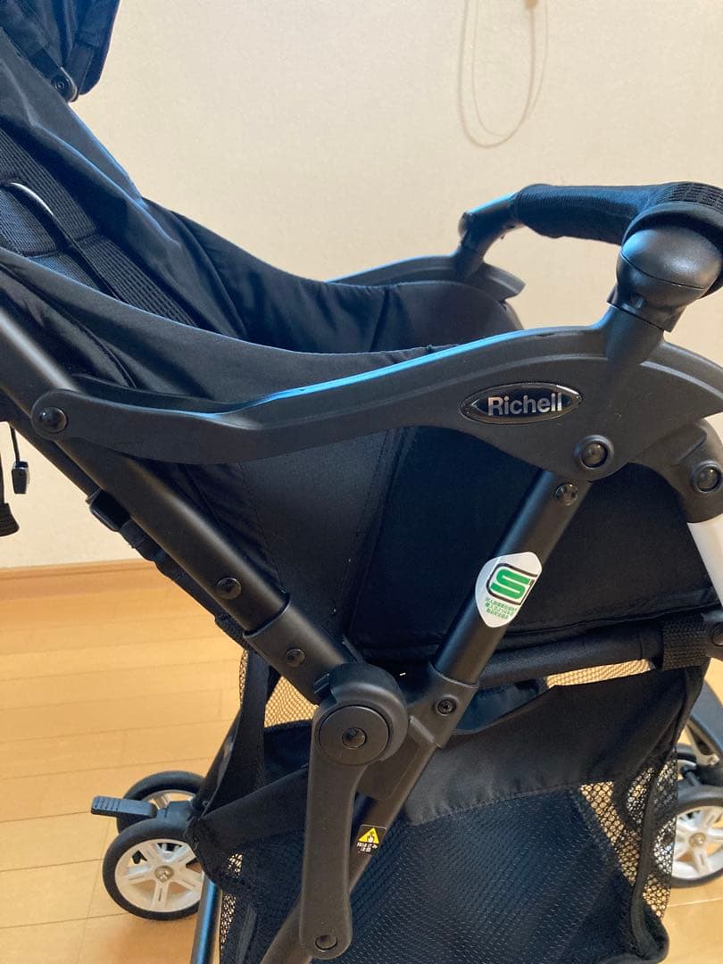 極美品　軽量3.２キロ　ベビーカー B型　Richeii カルガループラスRS