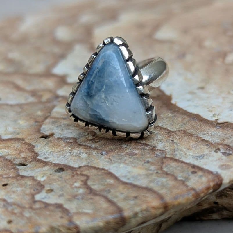 ハンドメイドの入りコン沢リング　 コン沢　シルバーリング