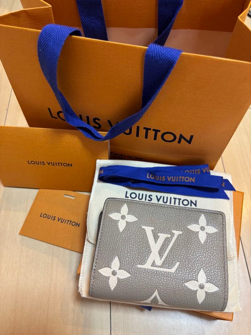 【未使用】ルイヴィトン ポルトフォイユ・クレア コンパクト財布 M82370