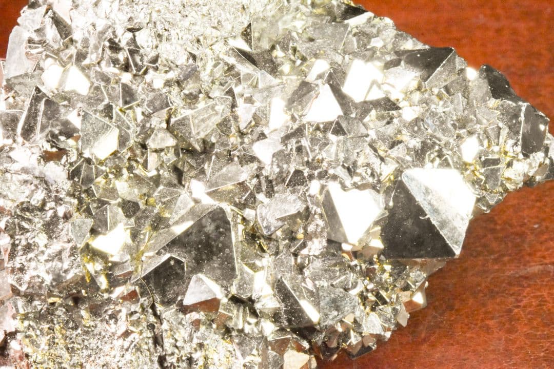 ペルー ワンサラ鉱山産 八面体パイライトB-01