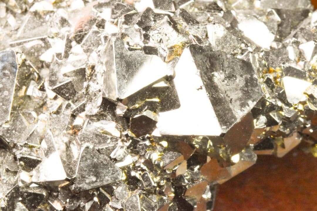 ペルー ワンサラ鉱山産 八面体パイライトB-01