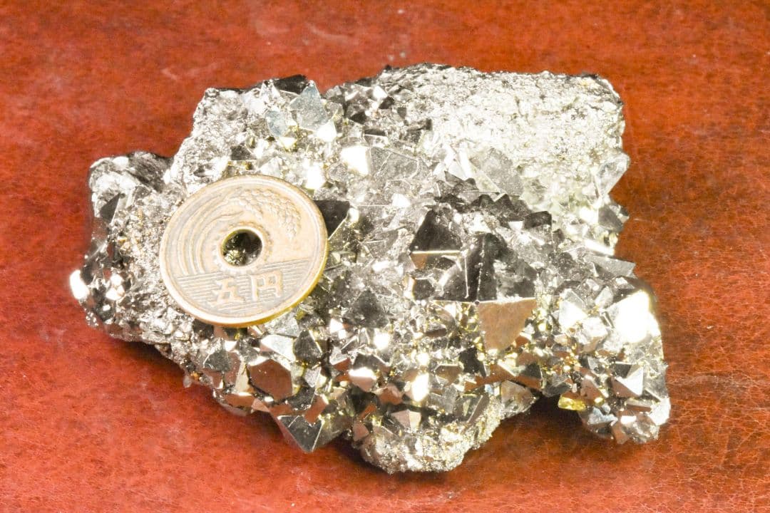 ペルー ワンサラ鉱山産 八面体パイライトB-01