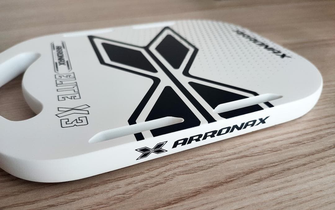 ARRONAX ELITE X3 ピックルボール パドル エッジレス 白い 黒い