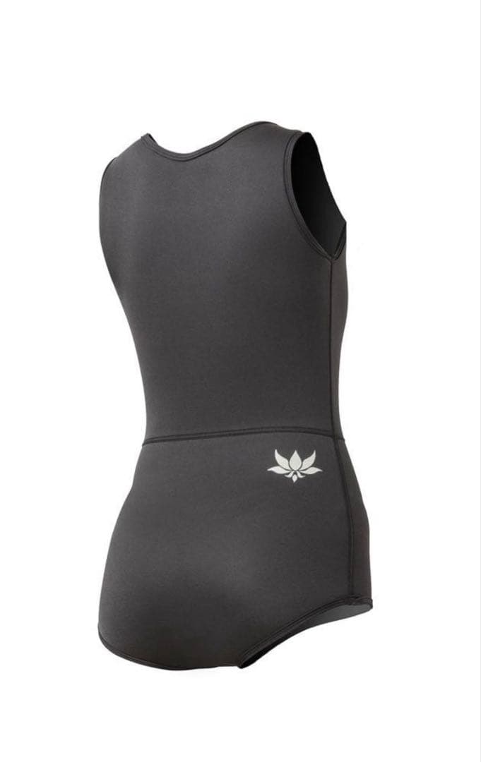 新品未使用品アックスクラッシック.レディースMサイズ1.5ミリショートジョン