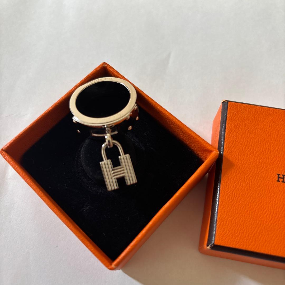 HERMES エルメス スカーフリング ケリー シルバー ブラック