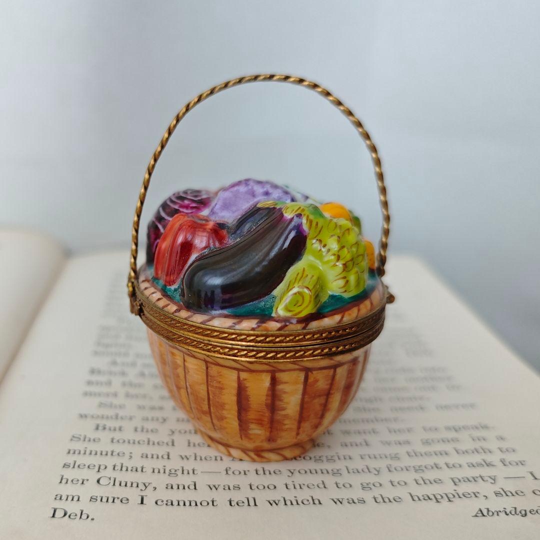 リモージュボックス　野菜いっぱいのバスケット　フランス製　小物入れ　ミニチュア