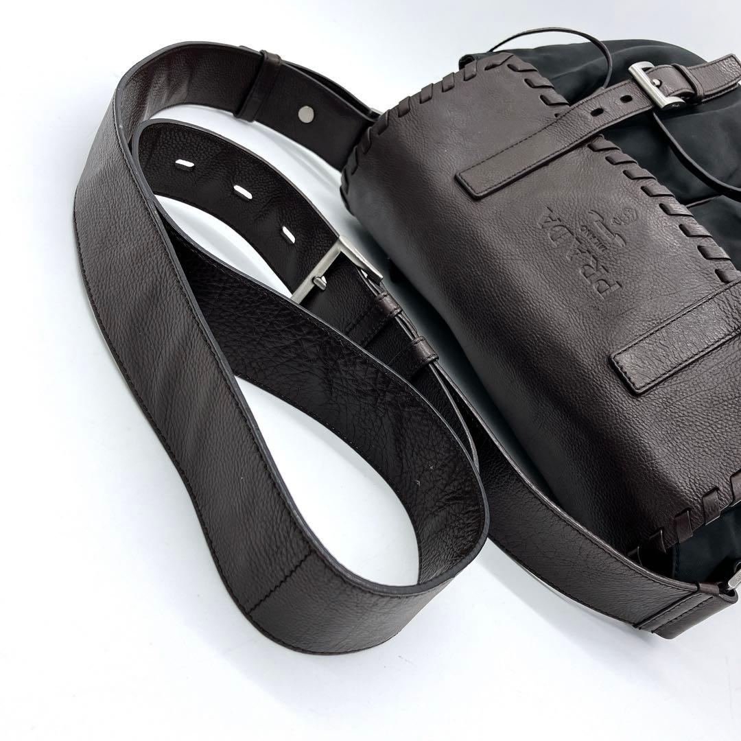【PRADA】メッセンジャーバッグ　ロゴ型押し　ナイロン　レザー　ブラック