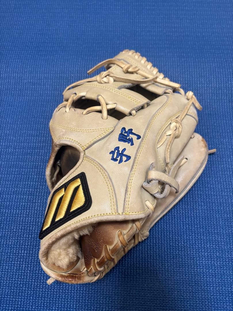 中日ドラゴンズ　宇野選手　サイン入りグローブ