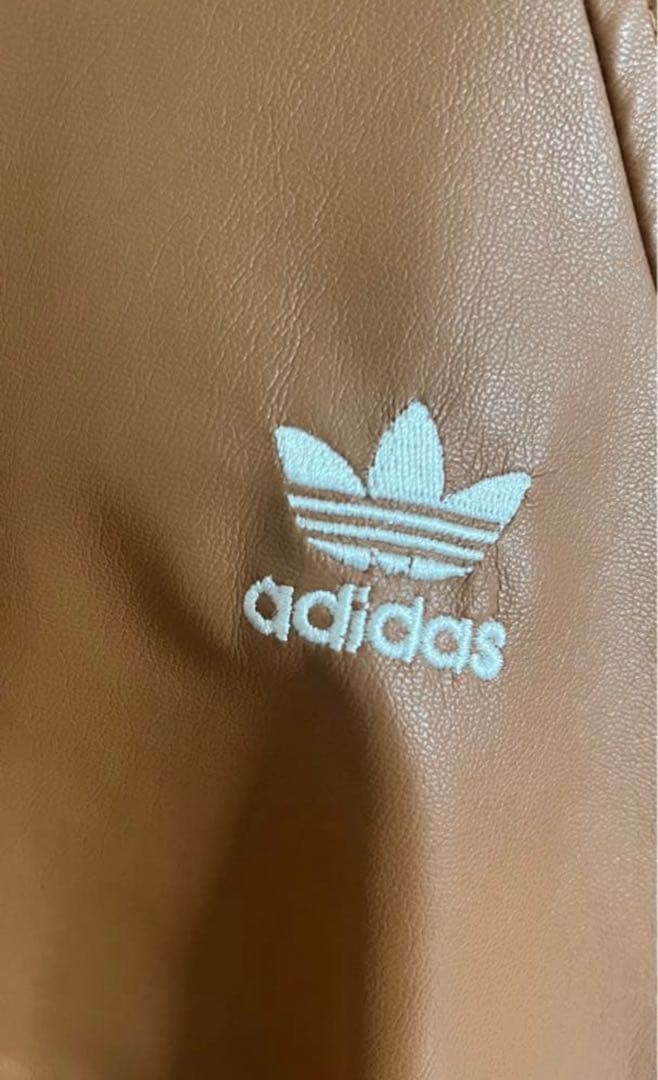 adidas レザージャケット