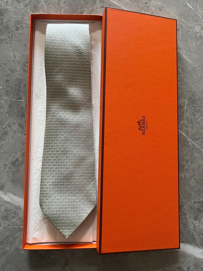 超メルカリ市特価★HERMES 幾何学模様 ネクタイ★グレー系