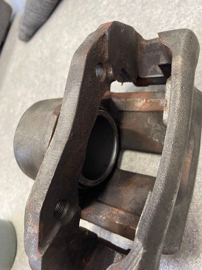 S130 Z用 中古 フロントブレーキキャリパー