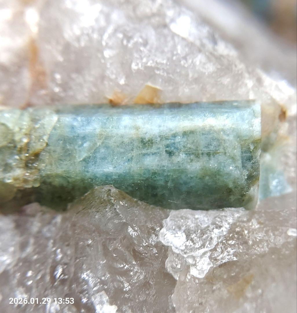 希少 ブラジル産 アクアマリン 母岩付原石 1,650g 結晶76mm 台座付