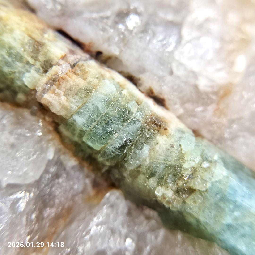 希少 ブラジル産 アクアマリン 母岩付原石 1,650g 結晶76mm 台座付