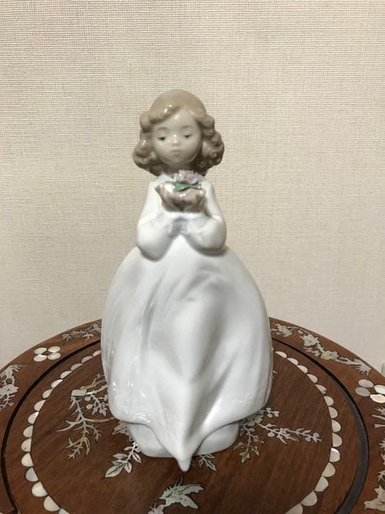 ポーセリン人形　『大好きなお花』NAO