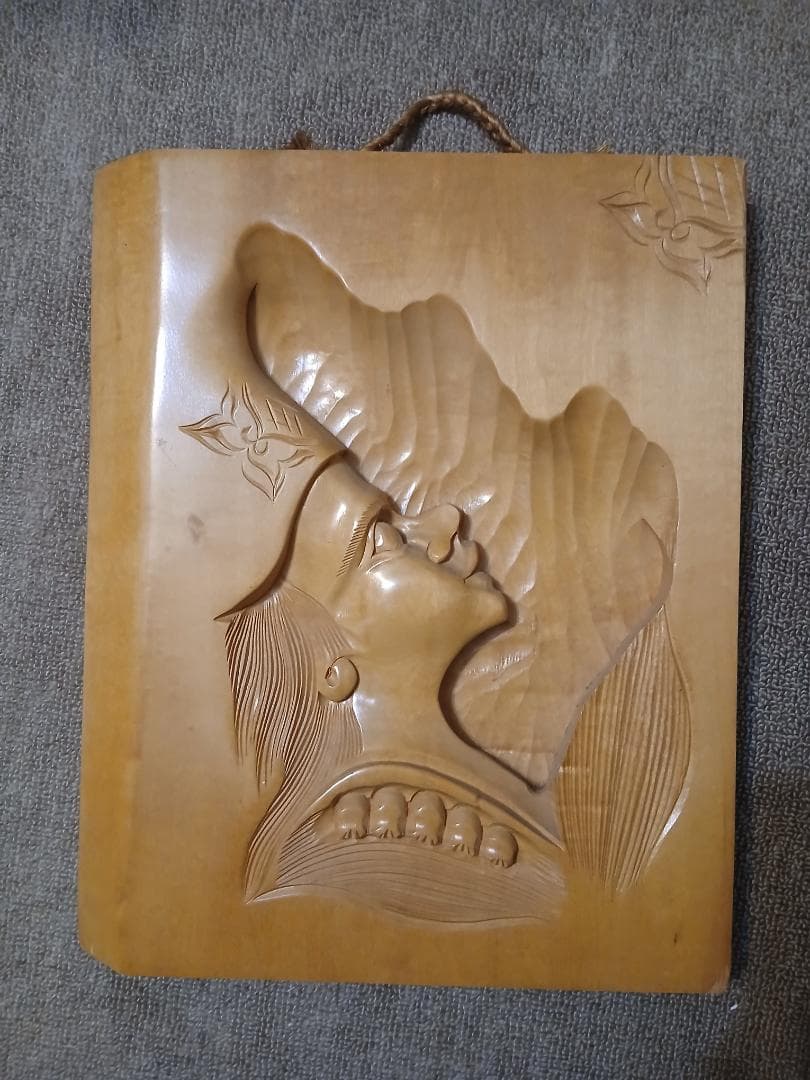 木製浮彫りアート彫刻 女性の顔