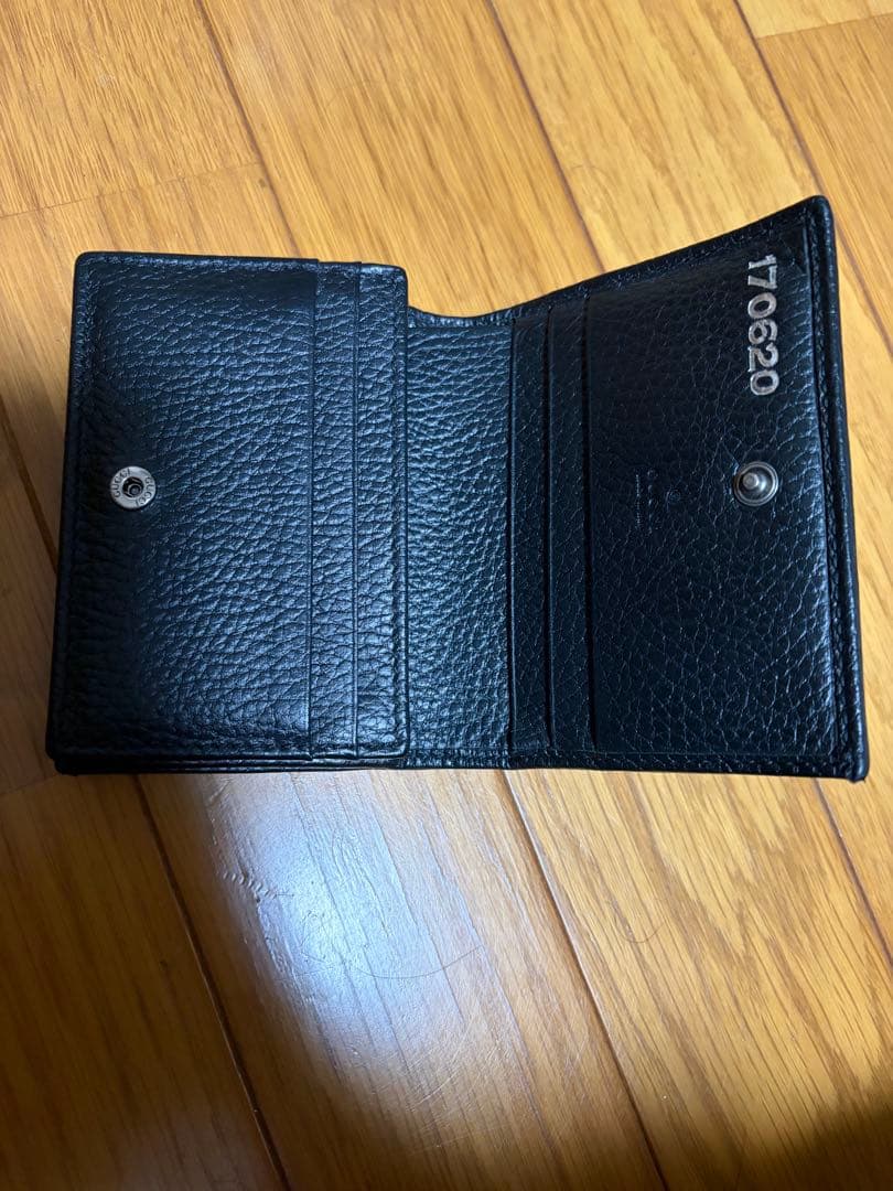 GUCCI ブラックレザー 二つ折り財布